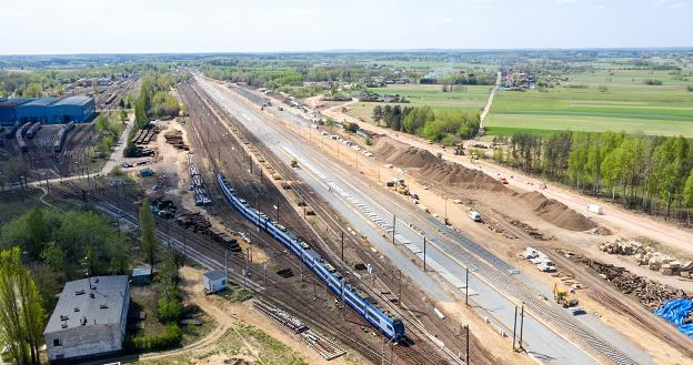 Przebudowywana Centralna Magistrala Kolejowa w Idzikowicach /PAP