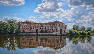 Przebudują zabytkową twierdzę pod Warszawą. Powstanie tu hotel