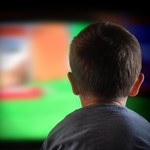 Przebywanie przed ekranami zmienia dziecięce mózgi