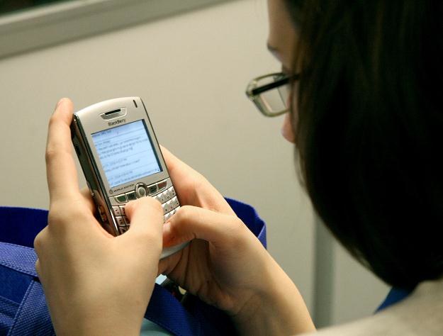 Przechwytywanie wiadomości SMS może być groźne /AFP