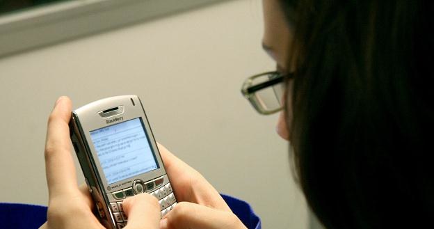 Przechwytywanie wiadomości SMS może być groźne /AFP