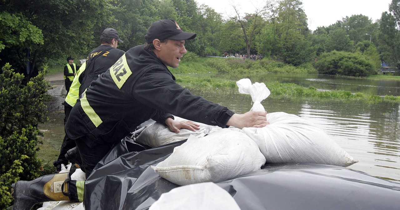 Przecieka jeden z wrocławskich wałów