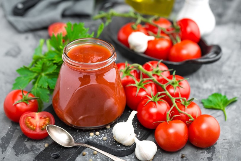 Przeciery, sosy, zupy z pomidorów warto jeść przynajmniej 3-4 razy w tygodniu /123RF/PICSEL