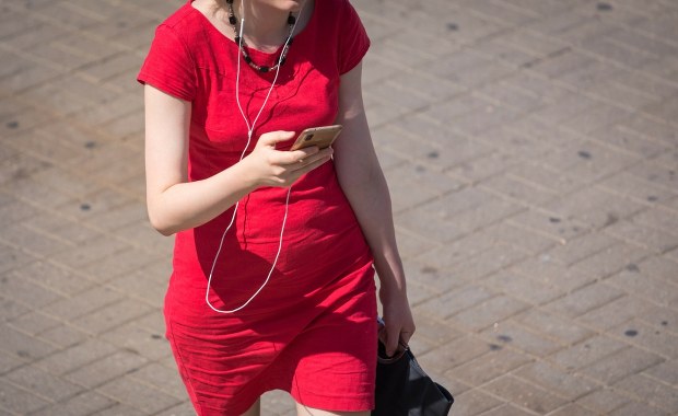 Przeciętny Polak spędzi w sieci 26 lat. Wielu nie wyobraża sobie dnia bez internetu