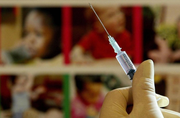 Przeciwko odrze szczepimy się w ramach programu szczepień obowiązkowych /Gareth Fuller    /PAP/PA