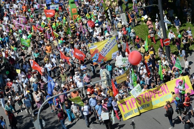 Przeciwko szczytowi protestowało ponad 30 tys. osób /SVEN HOPPE /PAP/EPA