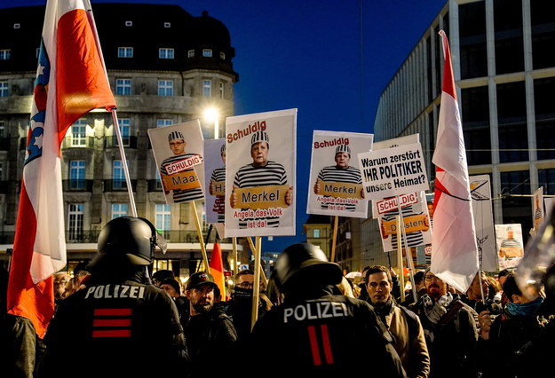 Przeciwnicy obostrzeń na proteście w Lipsku /FILIP SINGER /PAP/EPA