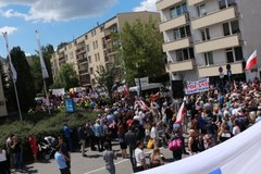 Przeciwnicy Trumpa protestują w Warszawie