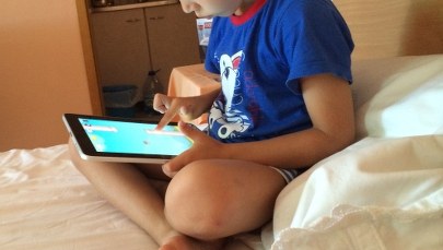 Przeczytaj i powiedz dziecku, jak bezpiecznie korzystać z internetu