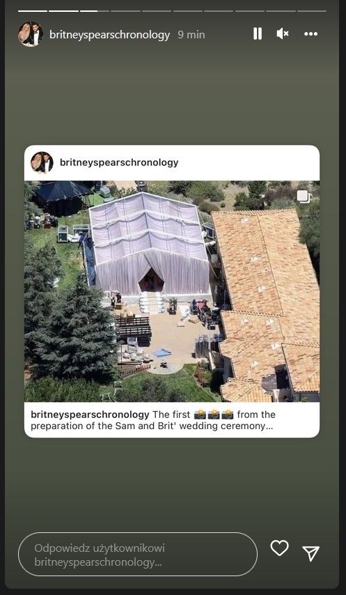 Przed domem ustawiono ogromny namiot /Instagram