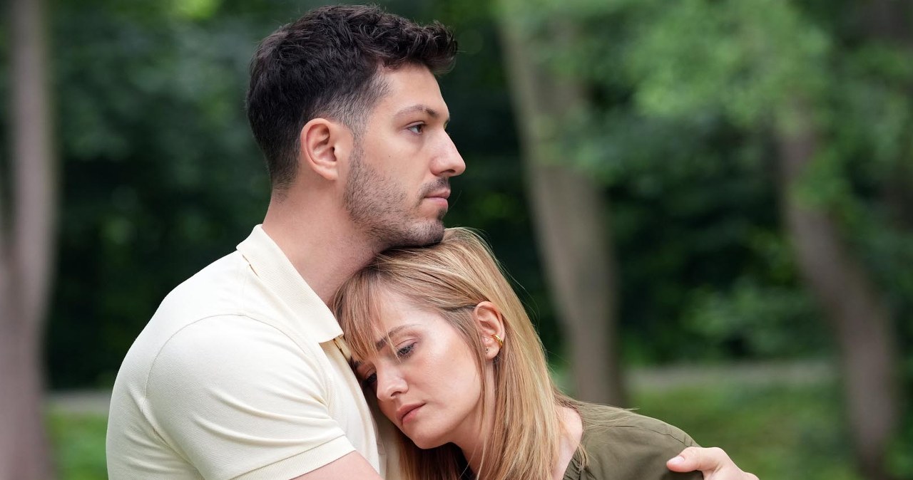 Przed Justinem (Jasper Sołtysiewicz) i Olą (Michalina Robakiewicz) trudna decyzja /Źródło: AIM