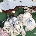 Przed katastrofą w airbusie EgyptAir pojawił się dym? Są zdjęcia odnalezionych fragmentów maszyny