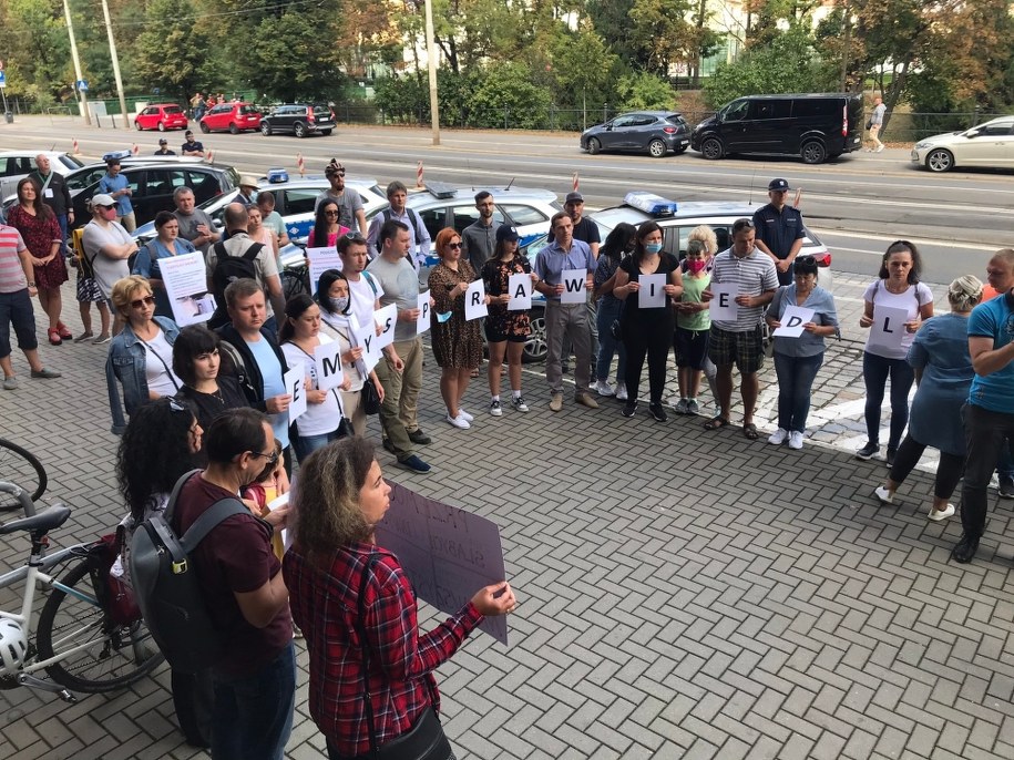 Przed Komendą Wojewódzką Policji we Wrocławiu odbyła się manifestacja po śmierci 25-letniego obywatela Ukrainy /Paweł Pyclik /RMF FM