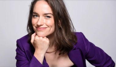 Przed laty kultowy serial dał jej międzynarodową sławę. Dziś powraca w nowym hicie