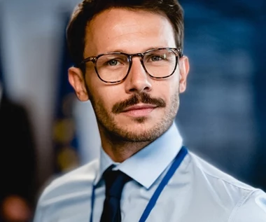Przed laty oczarował w kontrowersyjnym filmie. Dziś jest rozchwytywany