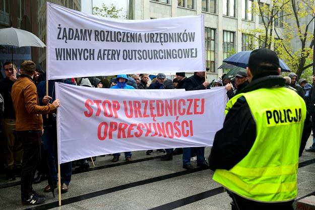 Przed MRPiPS odbyła się manifestacja przedsiębiorców przeciwko decyzjom ZUS /fot. Jakub Kamiński /PAP