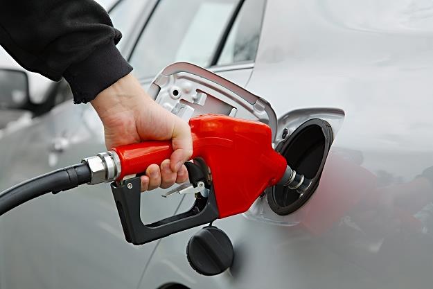 Przed nami ponad miesiąc niepewności o to, jakie będą ceny benzyny na polskich stacjach paliw /&copy;123RF/PICSEL
