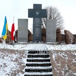 Przed odnowionym krzyżem uczczono pamięć Polaków z Huty Pieniackiej
