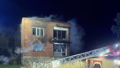 Przed ogniem uciekli na dach. Tragiczny pożar w Sandomierzu