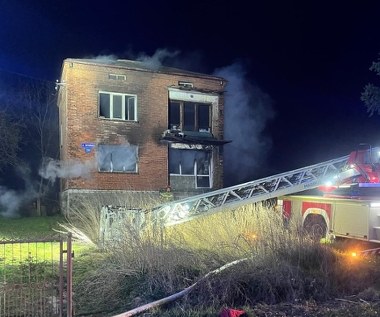 Przed ogniem uciekli na dach. Tragiczny pożar w Sandomierzu