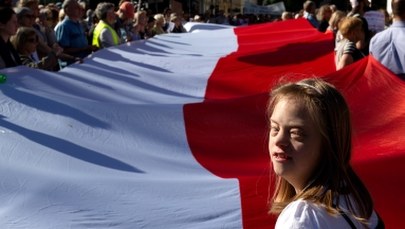 Przed Sejmem manifestacja wsparcia dla protestu osób niepełnosprawnych