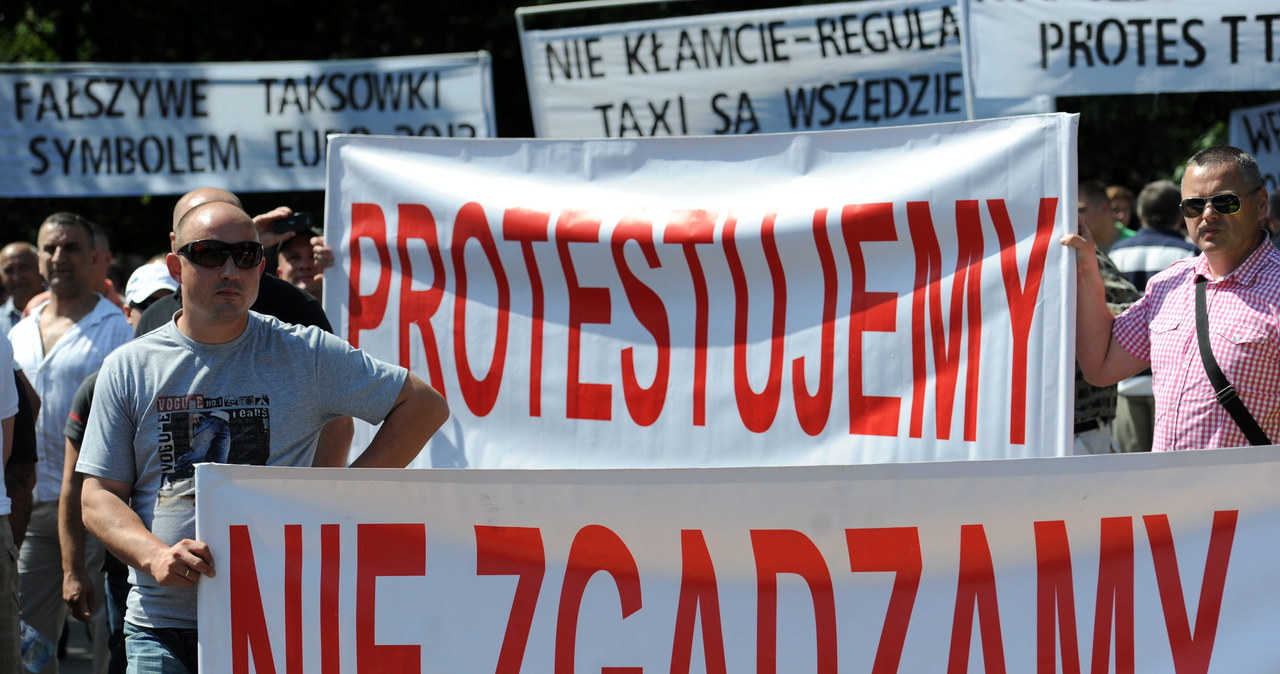 Przed Sejmem taksówkarze protestowali przeciwko deregulacji 