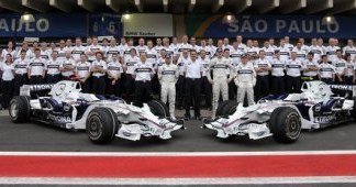 Przed sezonem w ekipie BMW-Sauber były znakomite nastroje. /AFP