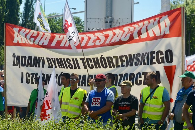 Przed siedzibą JSW protestowali górnicy domagający się dymisji Ministra Energii / 	Jakub Kamiński    /PAP