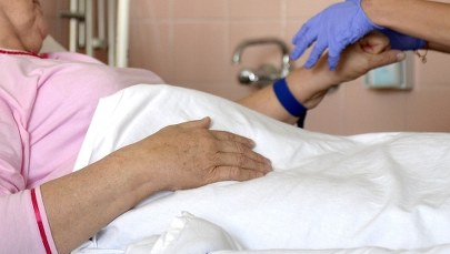 "Przed świętami do szpitali trafia więcej starszych osób niż w innych okresach"