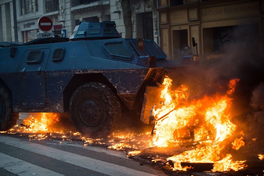 Przed wyborami francuskie partie biją się o przedstawicieli "żółtych kamizelek" / 	Mahoudeau Clement/ABACA /PAP/EPA