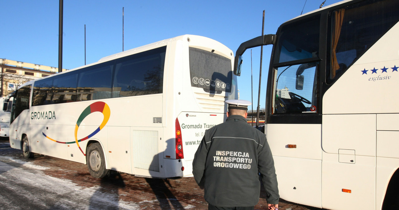 Przed wyjazdem na ferie warto skontrolować autokar /Stanisław Kowalczuk /East News