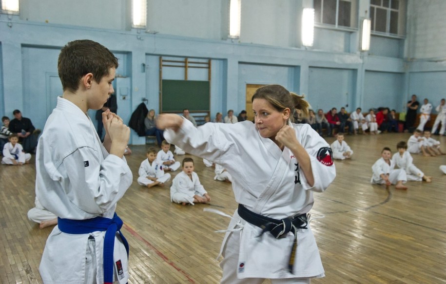 Cios poniżej rozsądku. Uważaj, w jakiej szkole trenuje Twoje dziecko