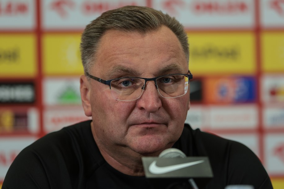 Przed zgrupowaniem Czesław Michniewicz ma o czym myśleć /Rafał Guz /PAP