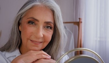 Przedłuż efekt henny na brwiach codzienną, delikatną pielęgnacją