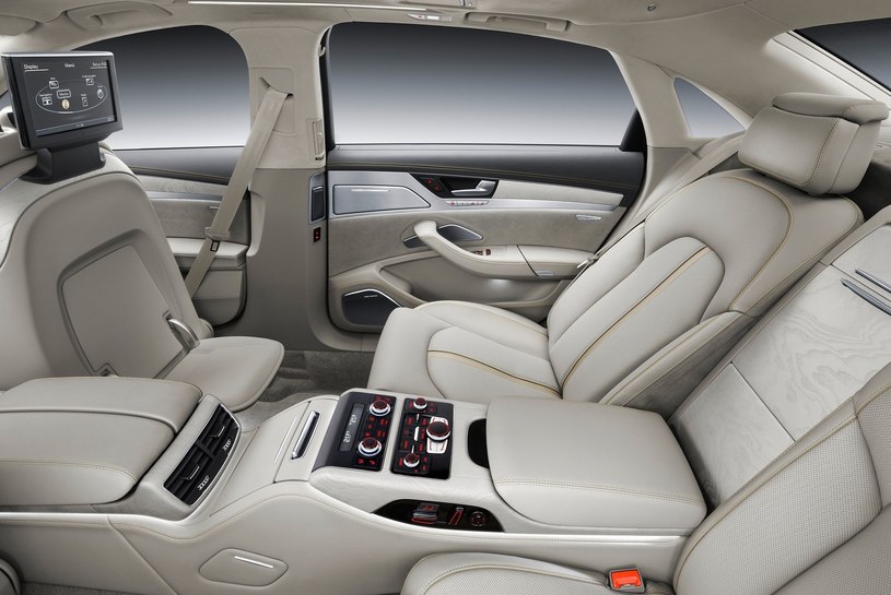 Przedłużone Audi A8 oferuje prawdziwie luksusowe warunki podróżowania /Informacja prasowa