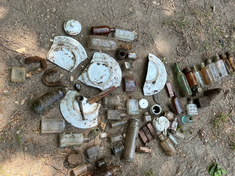 Przedmioty codziennego użytku znalezione przez Stowarzyszenie Historyczno - Eksploracyjne Jaćwież. /Stowarzyszenie Historyczno - Eksploracyjne Jaćwież /Facebook