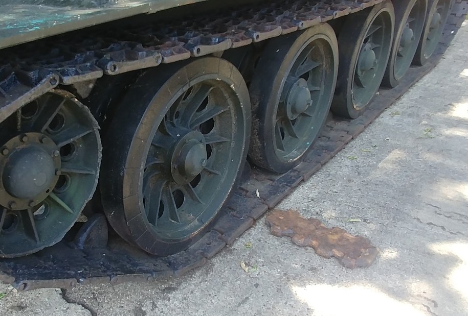 Przedmioty udało się wykupić ze złomu i ocalić przed zniszczeniem.