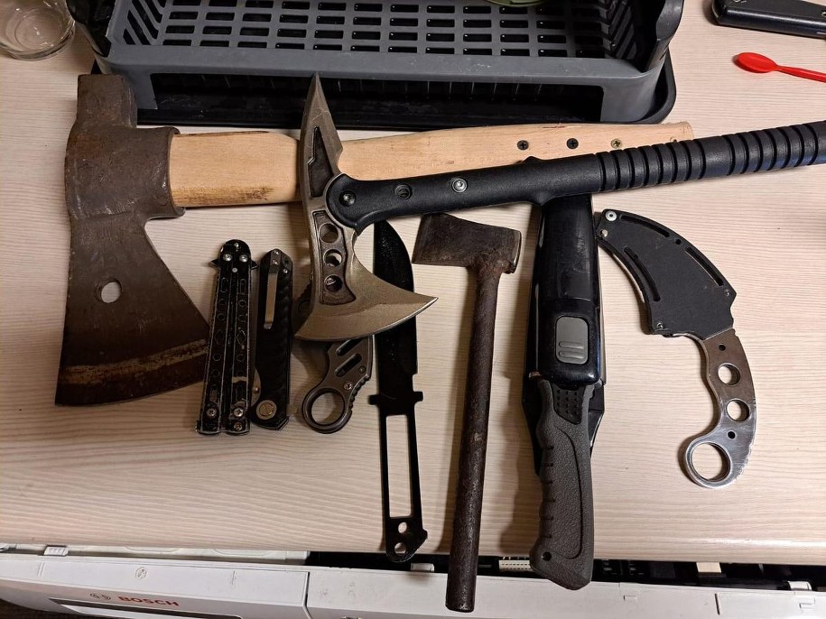 Przedmioty znalezione u zatrzymanych /KWP POZNAŃ /Policja