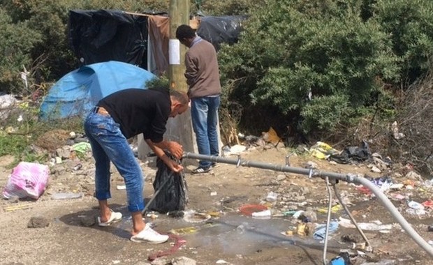 Przedsiębiorcy z Calais podali Francję do sądu. Przez uchodźców "stanęli na skraju bankructwa"