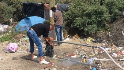 Przedsiębiorcy z Calais podali Francję do sądu. Przez uchodźców "stanęli na skraju bankructwa"