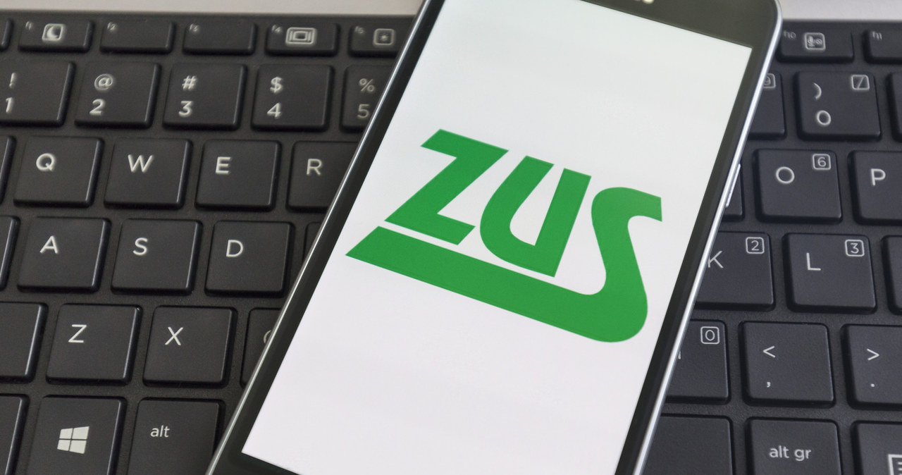 Przedsiębiorcy złożyli do ZUS już pół miliona elektronicznych wniosków o pomoc w ramach tarczy antykryzysowej. /Arkadiusz Ziółek /East News