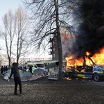 ​Przedstawiciel antymuzułmańskiej partii spalił Koran. W Szwecji doszło do zamieszek