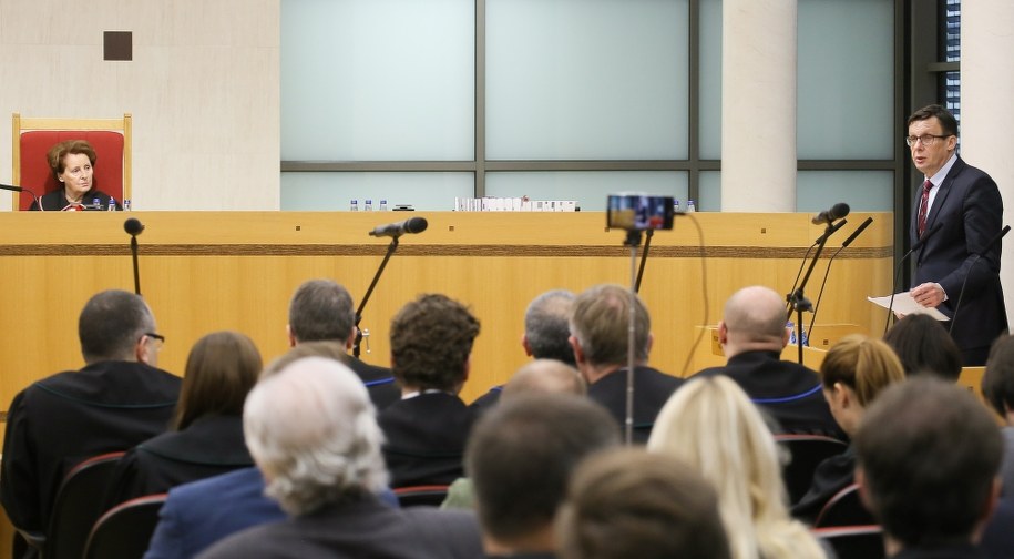 Przedstawiciel Sejmu, poseł PiS Marek Ast (P) i sędzia TK Sławomira Wronkowska-Jaśkiewicz podczas rozprawy w Trybunale Konstytucyjnym w Warszawie /Paweł Supernak /PAP