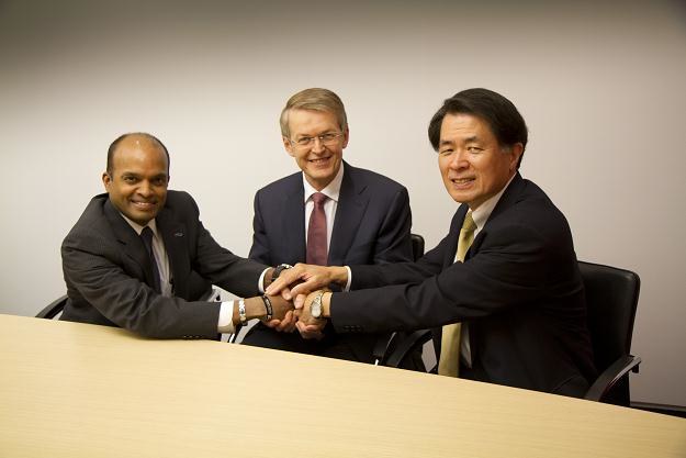 Przedstawiciele Forda, Daimlera i Nissana po podpisaniu porozumienia /Informacja prasowa