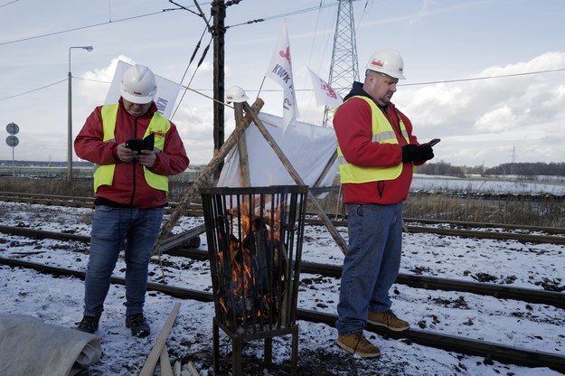 Przedstawiciele górniczych związków zawodowych rozpoczęli dobową blokadę kolejowej wysyłki węgla z należącej do spółki PGG Kopalni Piast /Andrzej  Grygiel /PAP