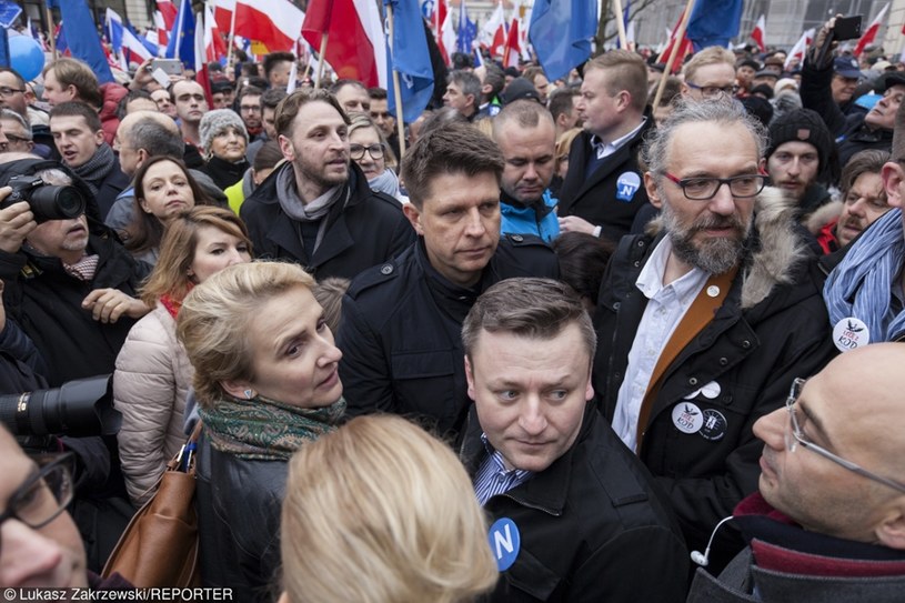 Przedstawiciele KOD-u i Nowoczesnej podczas protestów /Łukasz Zakrzewski /East News