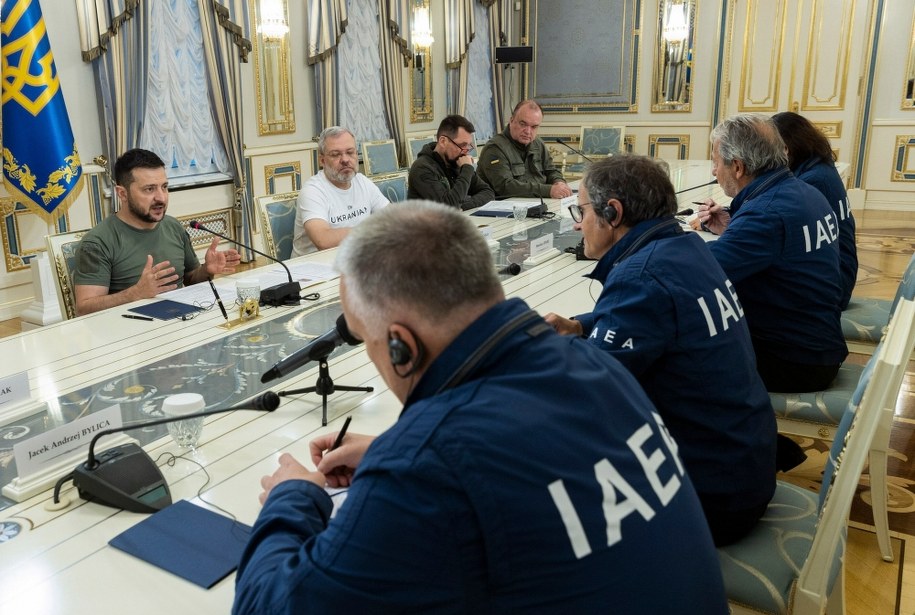 Przedstawiciele MAEA na spotkaniu z prezydentem Ukrainy /UKRAINIAN PRESIDENTIAL PRESS SERVICE HANDOUT HANDOUT /PAP/EPA