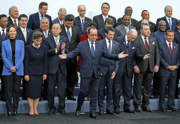 Przedstawiciele państw na szczycie klimatycznym w Paryżu /AFP