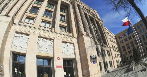 Przedstawiciele resortu finansów są optymistyczni - zatrudnienie wzrośnie. Fot. Włodzimierz Wasyluk /Reporter