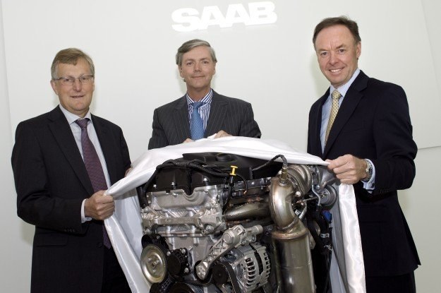 Przedstawiciele Saaba i BMW po nawiązaniu współpracy /Informacja prasowa